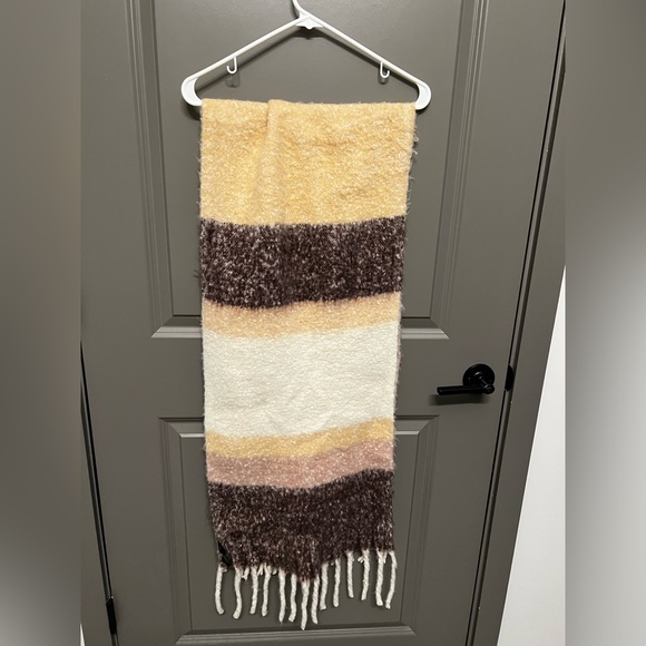 Express Tassel Scarf - Picture 2 of 2